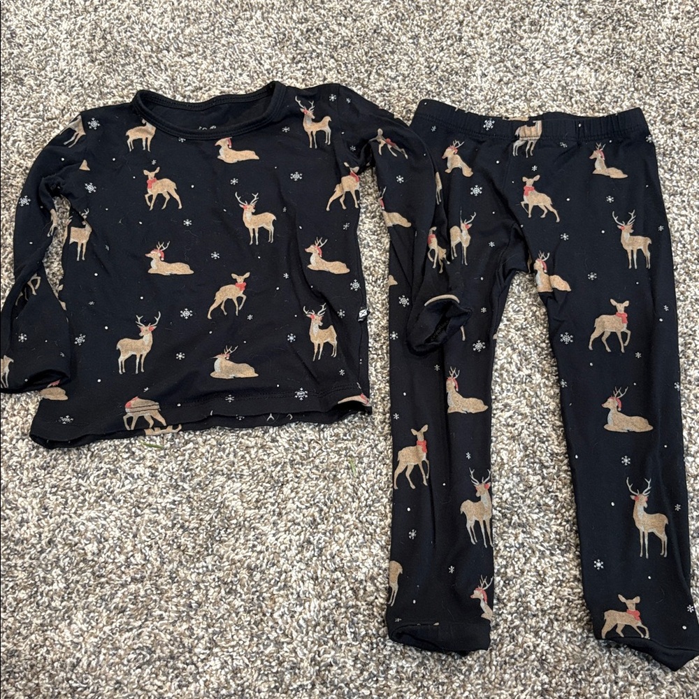 Kyte BABY Black Pajama Set with Reindeer Print